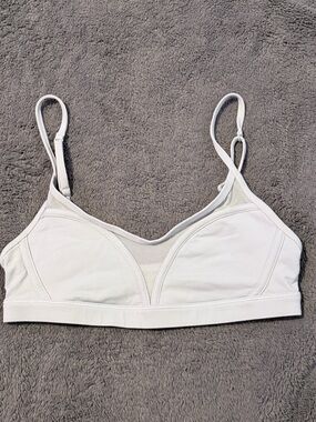 Lululemon sports bra size 4
